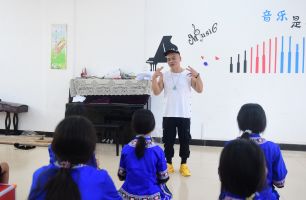 一心守望民族情 甘做瑤胞貼心人